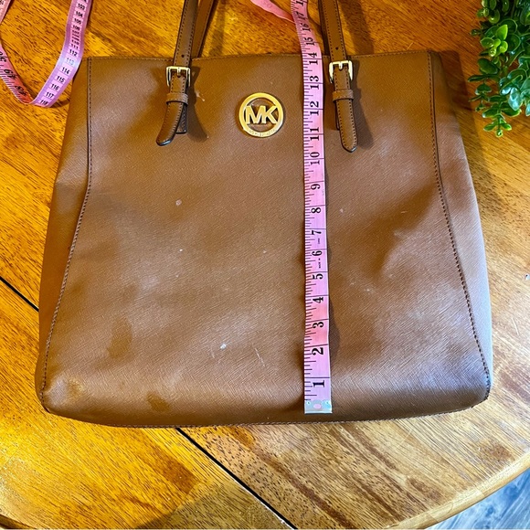 Michael Kors Tan Saffiano Leather Shoulder Bag - Picture 5 of 10